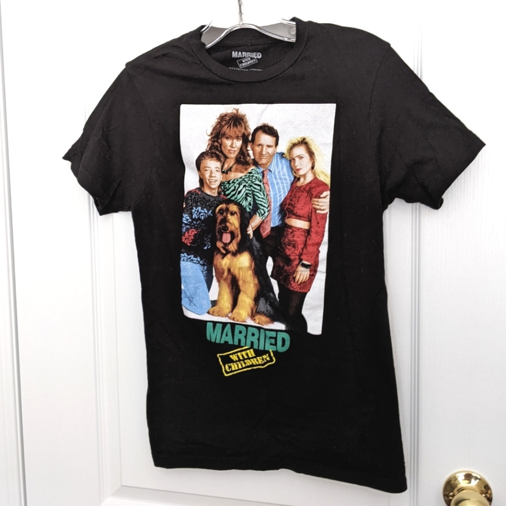 3/$15 Black Graphic T-shirt "Married with kids" print